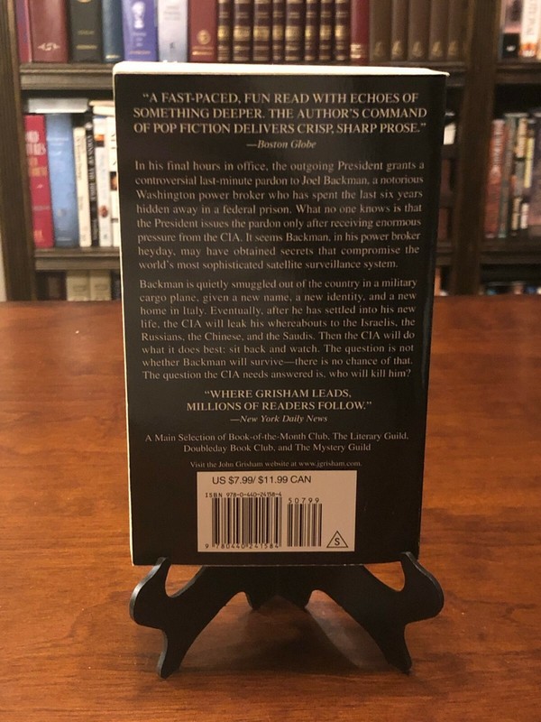 THE BROKER by John Grisham (Excellent Condition - Paperback) gallery