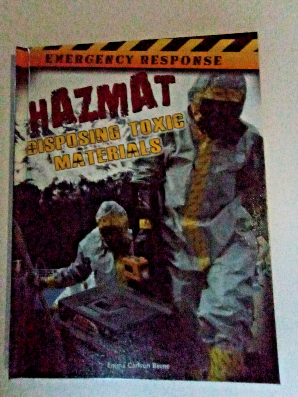 Hazmat : Disposing Toxic Materials by Emma Carlson Berne (2014, Hardcover)