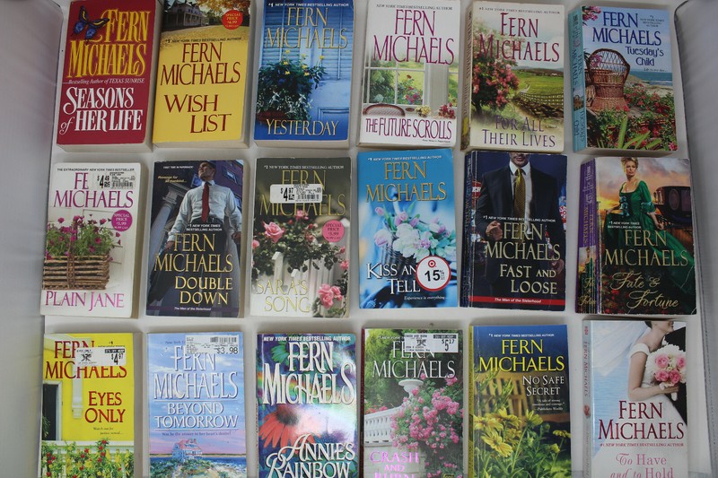Lot of 10 Fern Michaels Paperback Books Random Mix - Free Shipping gallery