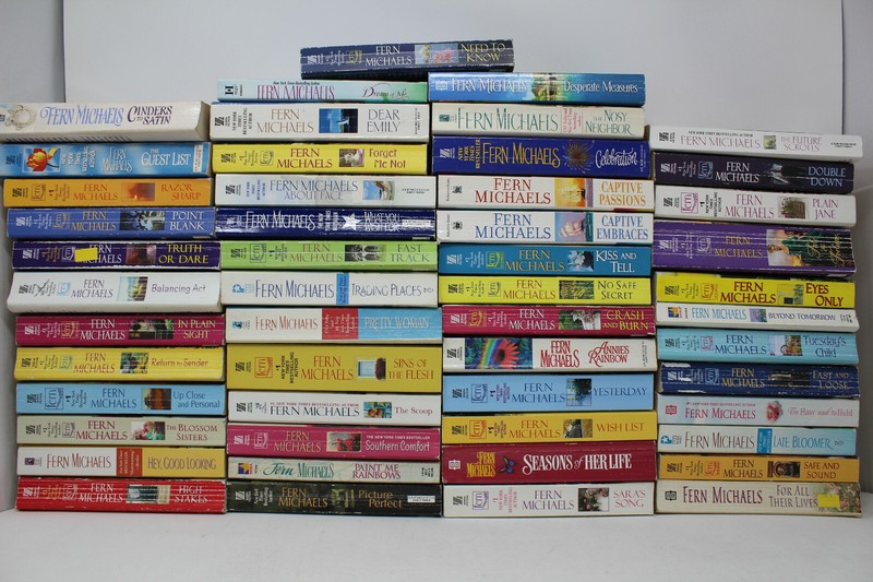 Lot of 10 Fern Michaels Paperback Books Random Mix - Free Shipping gallery
