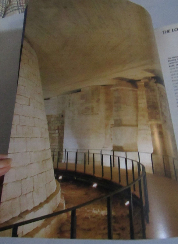 THE GRAND LOUVRE BEAUX ARTS PAPERBACK BOOK 2007 8.5 X 11 INCHES 35 PAGES gallery