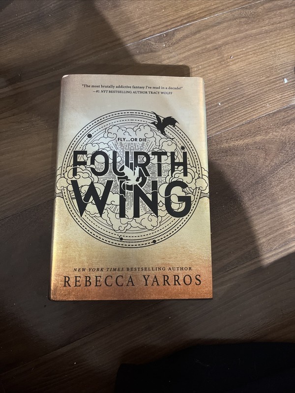 Fourth Wing by Rebecca Yarros (2023, Hardcover) First Edition WITHOUT sprayed