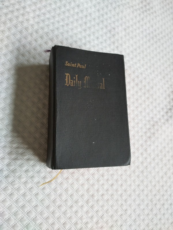 SAINT Paul Daily Missal edited by the Daughters of St.Paul 1966