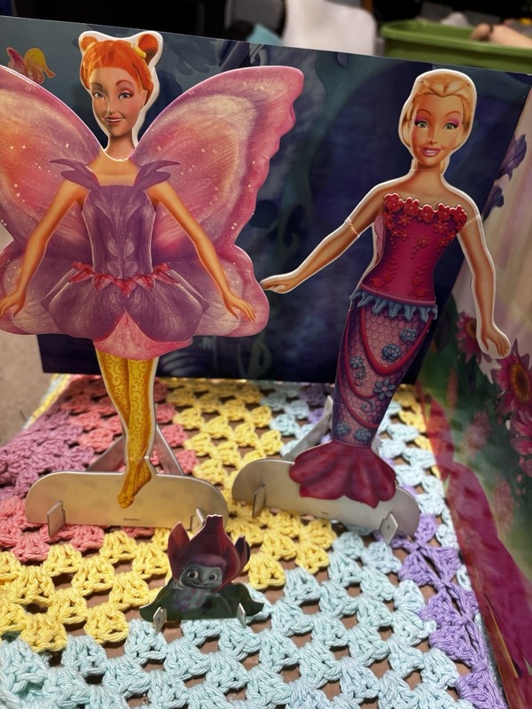 Barbie 2006 Reader’s Digest Fairytopia Mermaidia Book & Magnetic Paper Dolls