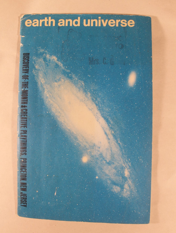 Earth and Universe – Discovery of The Month (Paperback, 1968, 35 Pages)