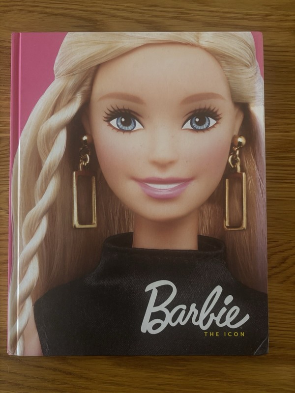 Barbie : The Icon – 2016 Italian Hardcover VERY RARE