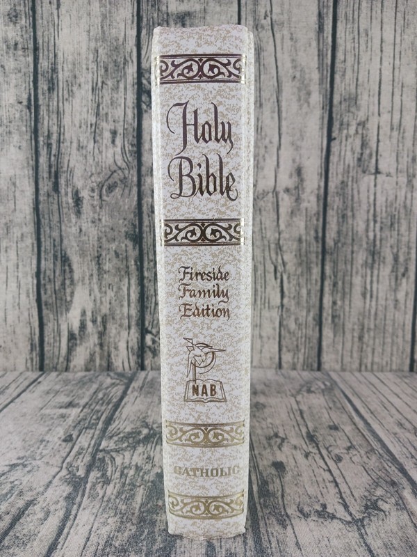 Holy Bible - Fireside Family Edition - New American Bible / Catholic - Pre-Owned gallery