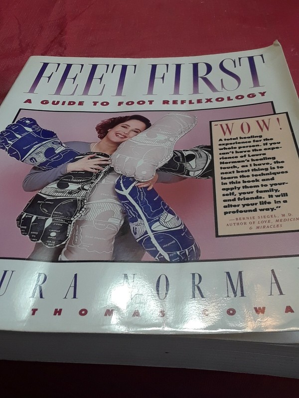FEET FIRST A GUIDE TO FOOT REFLOXOLOGY OPp