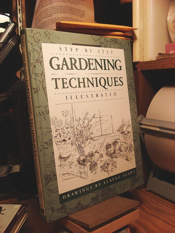 Step-by-Step Gardening Techniques – Elayne Sears, Storey Publishing, LLC