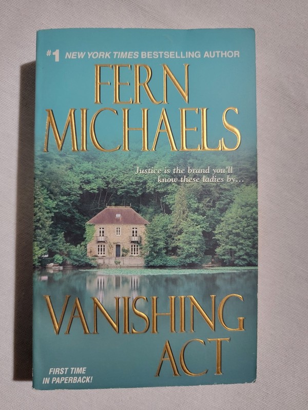 The Sisterhood Ser.: Vanishing Act by Fern Michaels (2010, Trade Paperback)
