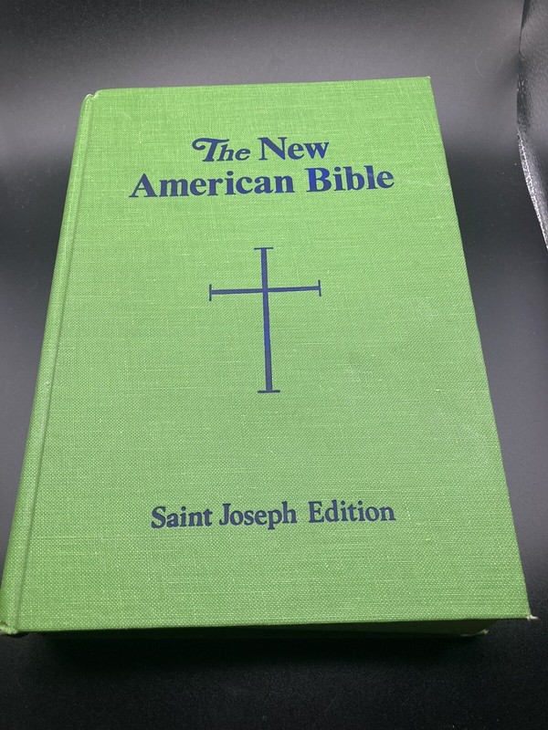 The New American Bible~St Joseph Large Type Edition~Illustrated, Green Hardcover