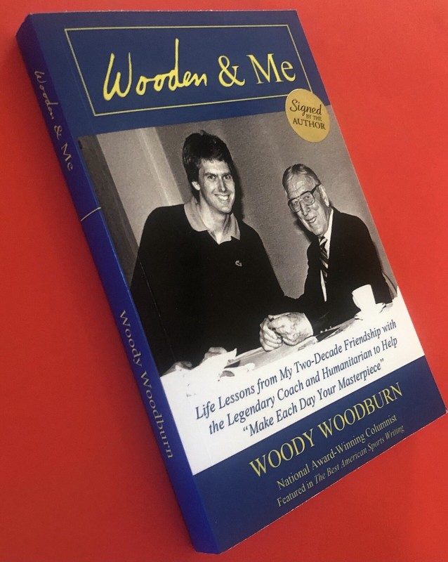 John WOODEN & ME – SIGNED by Woody Woodburn 2013 Pb 1st Edition UCLA Basketball