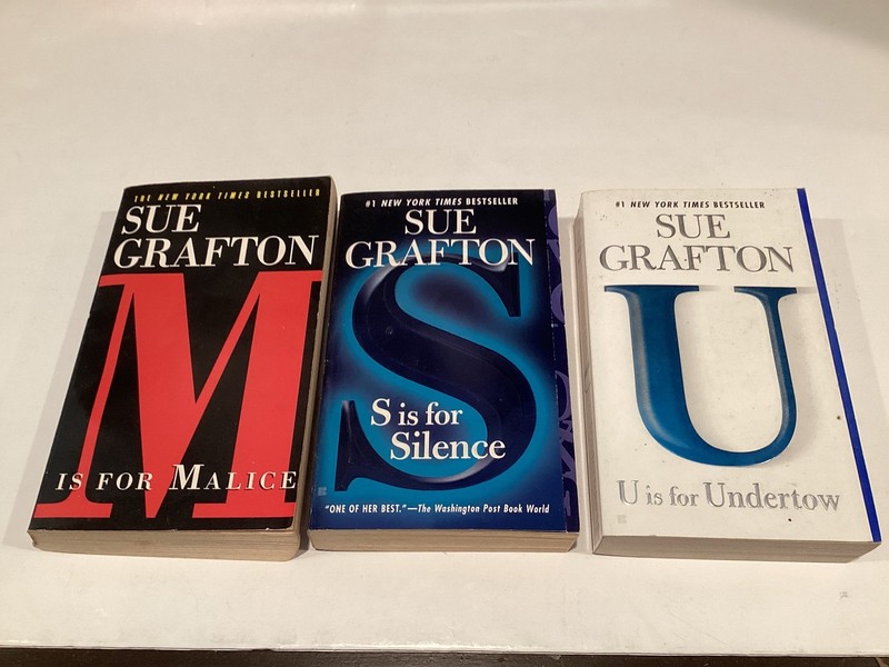20 Suspense/Crime/Mystery /Thriller Paperbacks (See pics for Titles & Authors) gallery