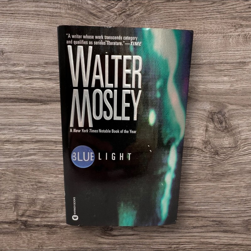 Blue Light SciFi Horror By Walter Mosley 1999 1st Paperback Edition Warner Books