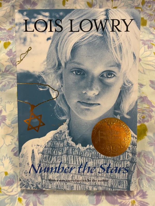 BOOK LOIS LOWRY number the stars paperback 2011 Sandpiper