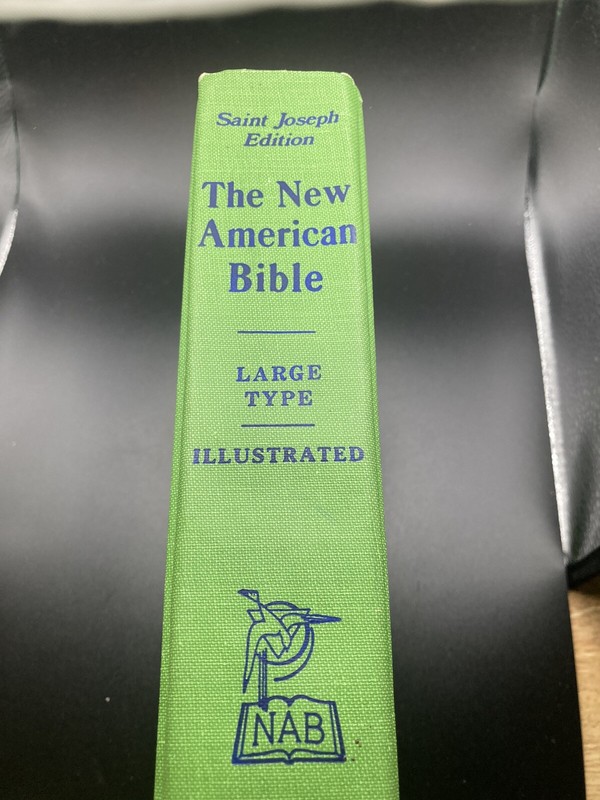 The New American Bible~St Joseph Large Type Edition~Illustrated, Green Hardcover gallery