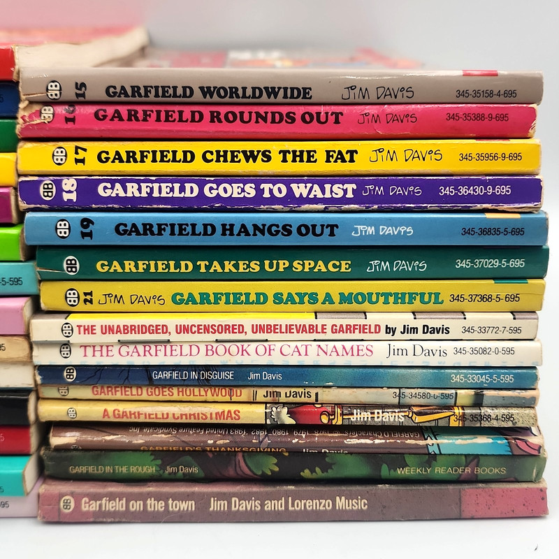 Garfield Jim Davis Book Lot of 29 Paperbacks Some First Editions Vintage gallery