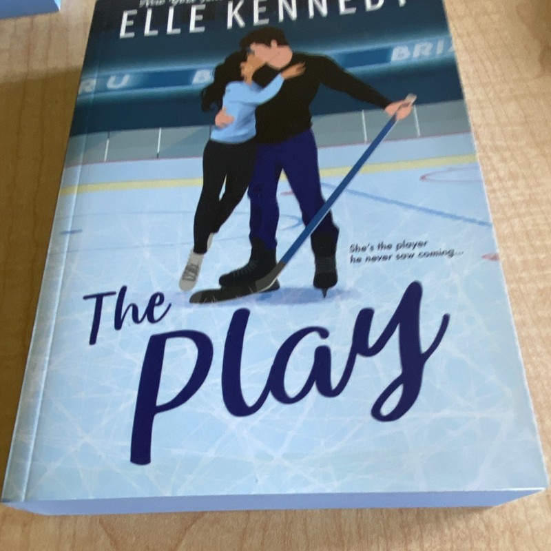 The Play (Briar U) by Elle Kennedy, Bloom Books, YA Romance Novel, PB