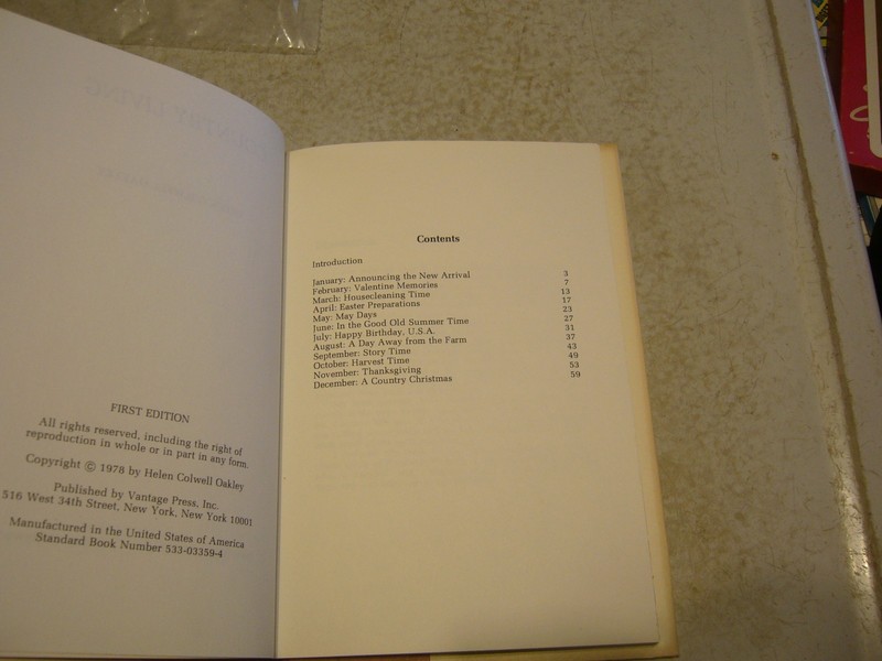 COUNTRY LIVING Oakley, Helen Colwell 1978 First Edition HC/DJ 61 Pages gallery