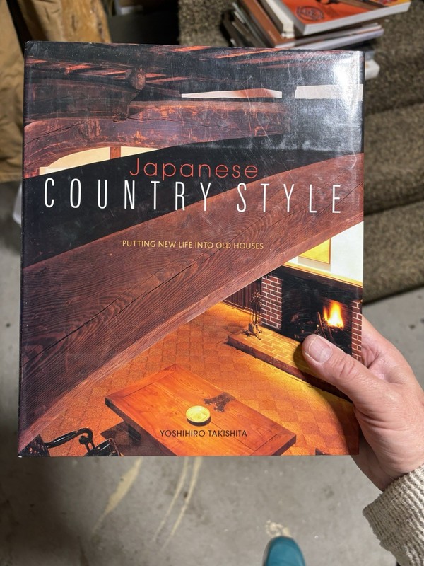 JAPANESE COUNTRY STYLE: PUTTING NEW LIFE INTO OLD HOUSES By Yoshihiro Takishita