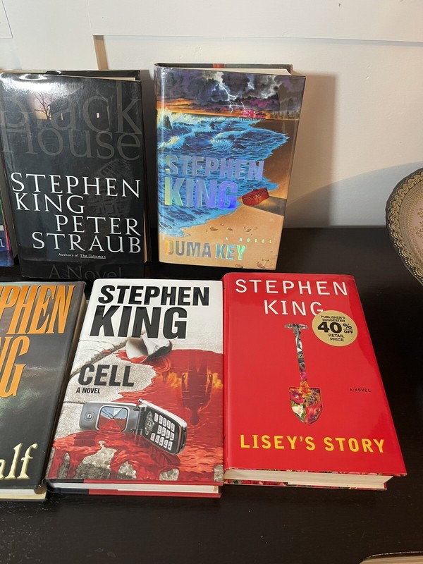STEPHEN KING (8x) Hardcover Book Lot, Classic Horror Thriller, Mixed Collection gallery