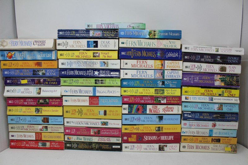 Lot of 10 Fern Michaels Paperback Books Random Mix - Free Shipping gallery