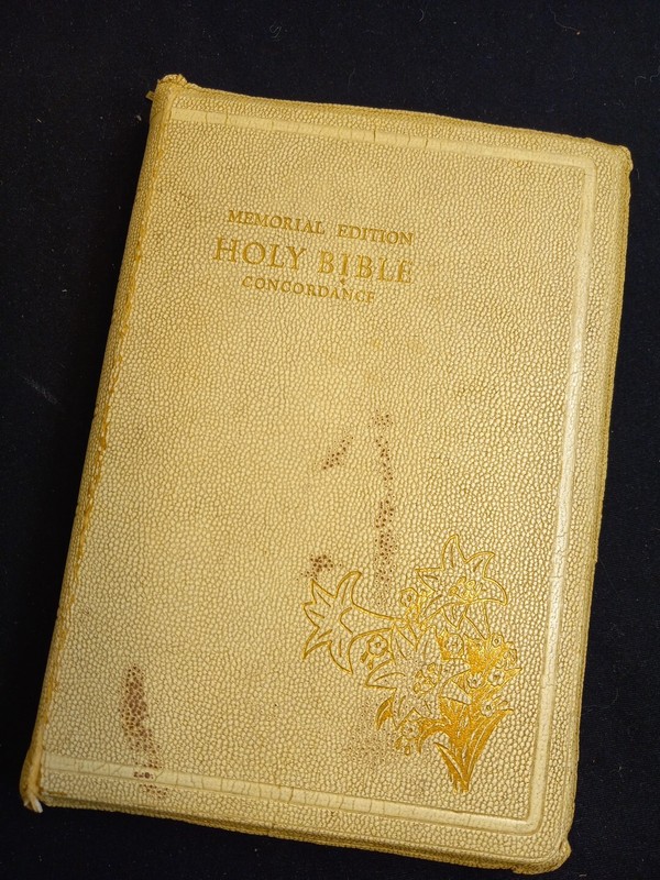 Holy Bible Memorial Edition Concordance Union Made Cross Zipper /91g