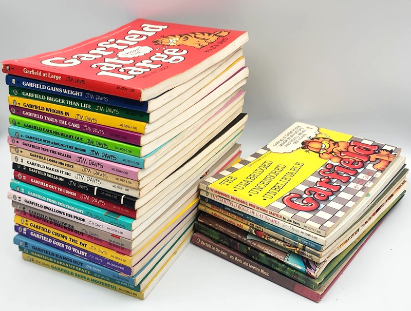 Garfield Jim Davis Book Lot of 29 Paperbacks Some First Editions Vintage gallery