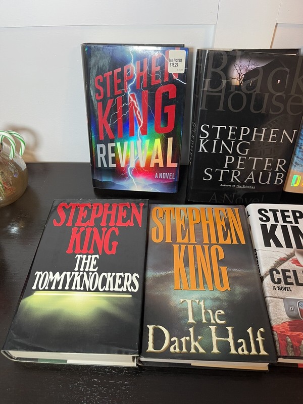 STEPHEN KING (8x) Hardcover Book Lot, Classic Horror Thriller, Mixed Collection gallery