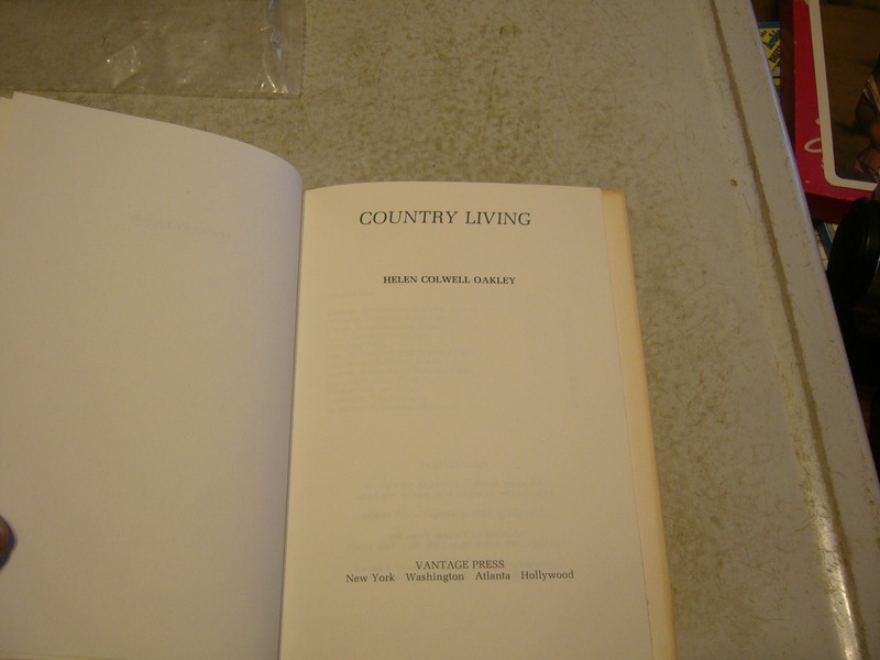 COUNTRY LIVING Oakley, Helen Colwell 1978 First Edition HC/DJ 61 Pages gallery
