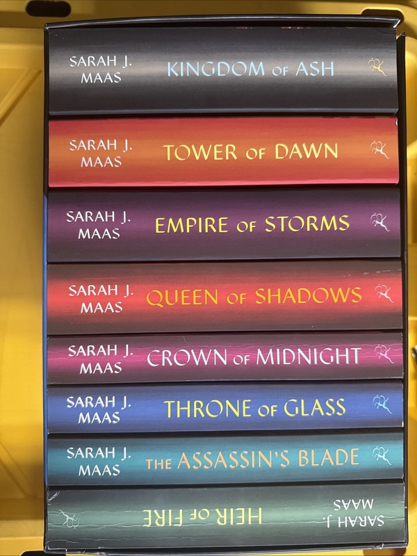 Throne of Glass Paperback Box Set Complete Series Sealed Sarah J Maas Box Damage gallery