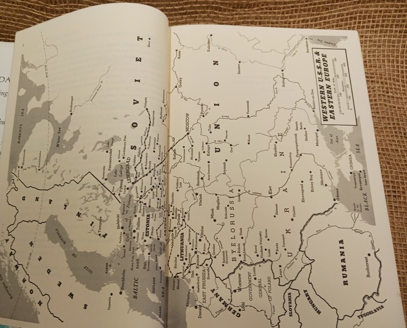 The 900 Days: The Siege of Lenningrad by Harrison E. Salisbury HC DJ 1st 1969 VG gallery
