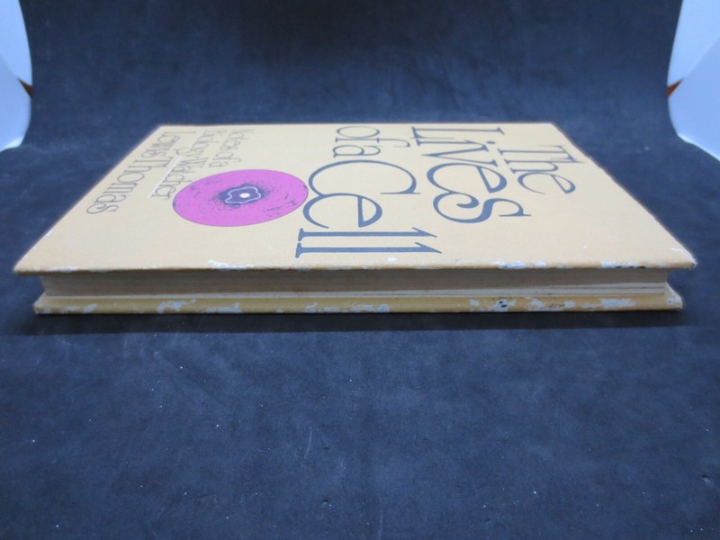The Lives of a Cell : Notes of a Biology Watcher by Lewis Thomas - Vintage 1974 gallery