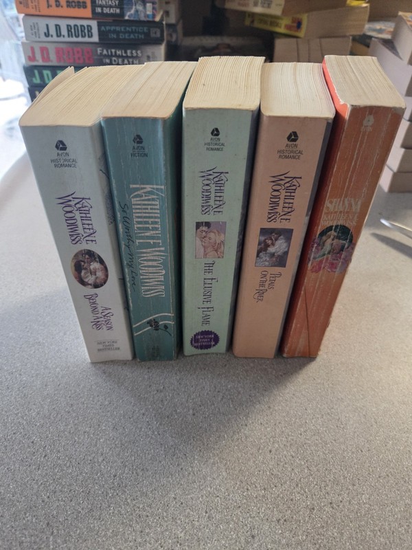 Kathleen Woodiwiss. Vintage. Romance. Lot Of 5 Books. Paperback.