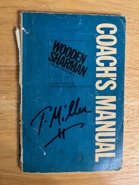 RARE John Wooden Bill Sharman Project Basketball Coach’s Manual Coaching Book
