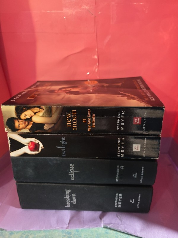 Twilight Saga Series Books Set Complete 1-4 (2 Hardback/2 Paperback)